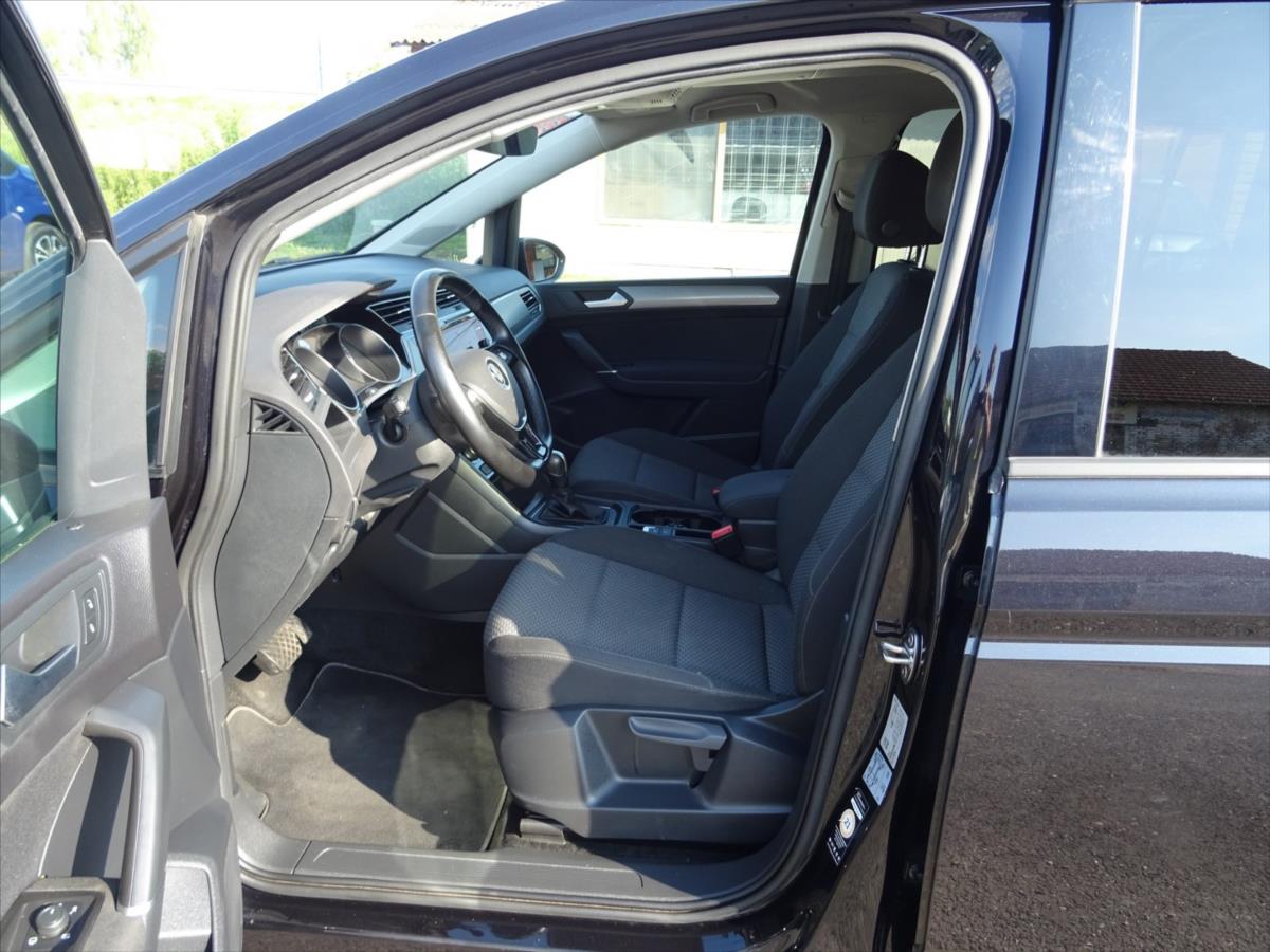 volkswagen-touran-2-0-tdi-110-kw-dsg - 6