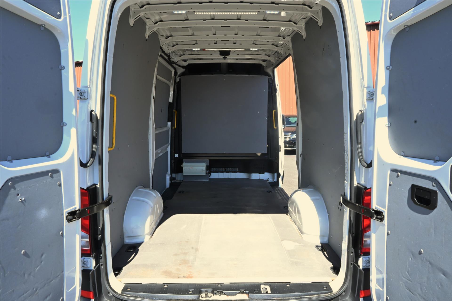 volkswagen-crafter-2-0-tdi-130kw-dsg-l2h2-zaruka-az-5-let - 9