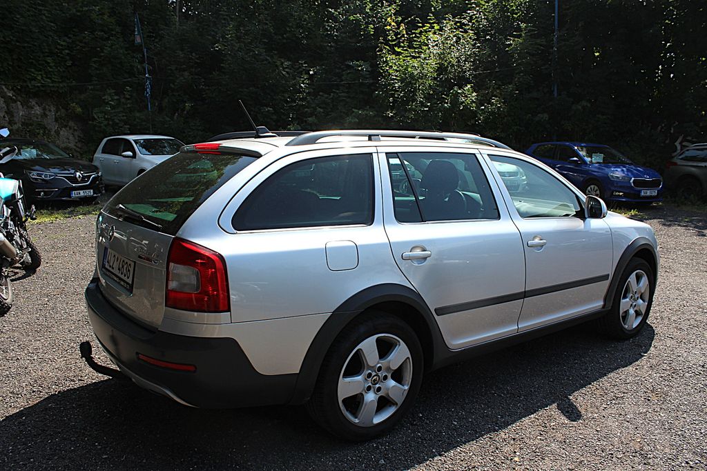 skoda-octavia-scout-2-0-tdi - 5