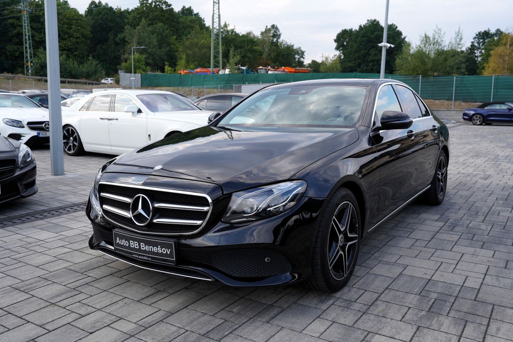 mercedes-benz-tridy-e-e-220d-amg-led-at9-kuze - 1