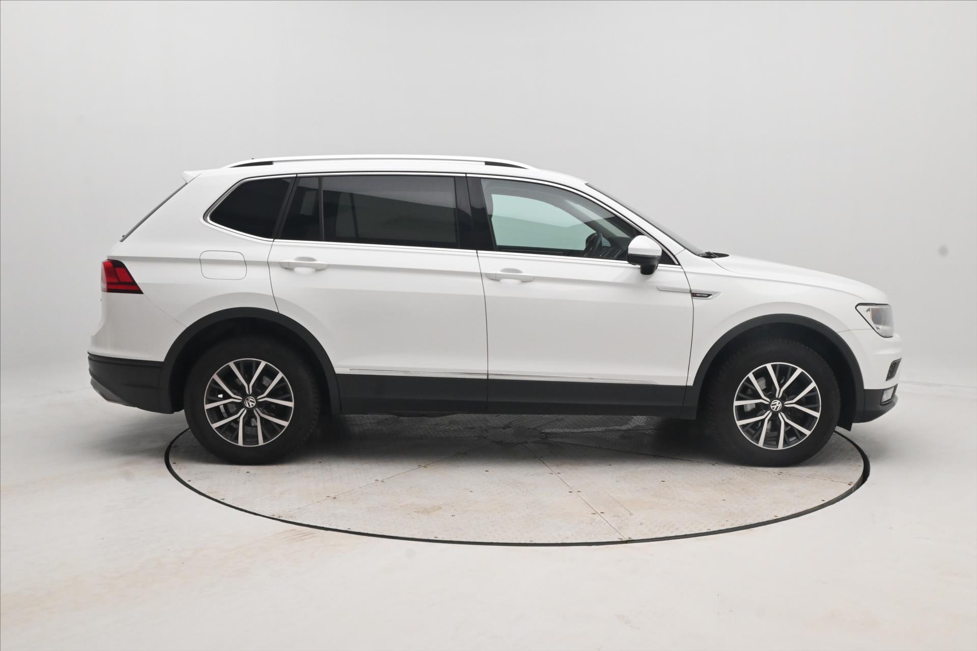 volkswagen-tiguan-allspace-2-0-tdi-110kw-4motion-zaruka-az-5-let - 3