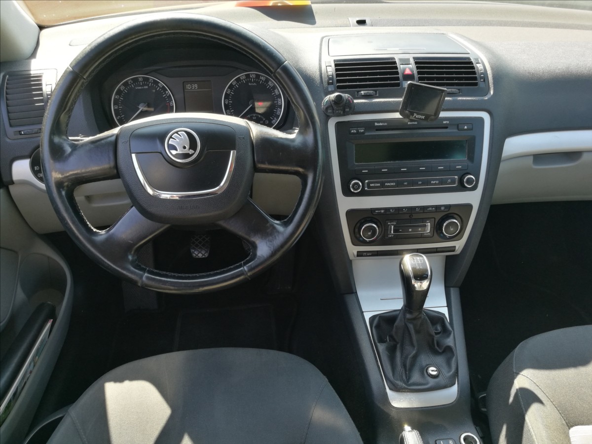 skoda-octavia-1-6-tdi-ambiente - 4