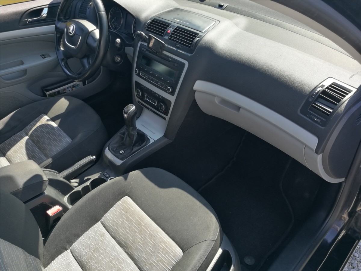 skoda-octavia-1-6-tdi-ambiente - 9