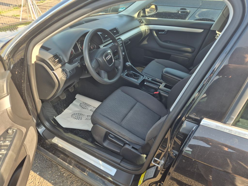 audi-a4-1-6mpi-75kw-tazne-pekna - 8