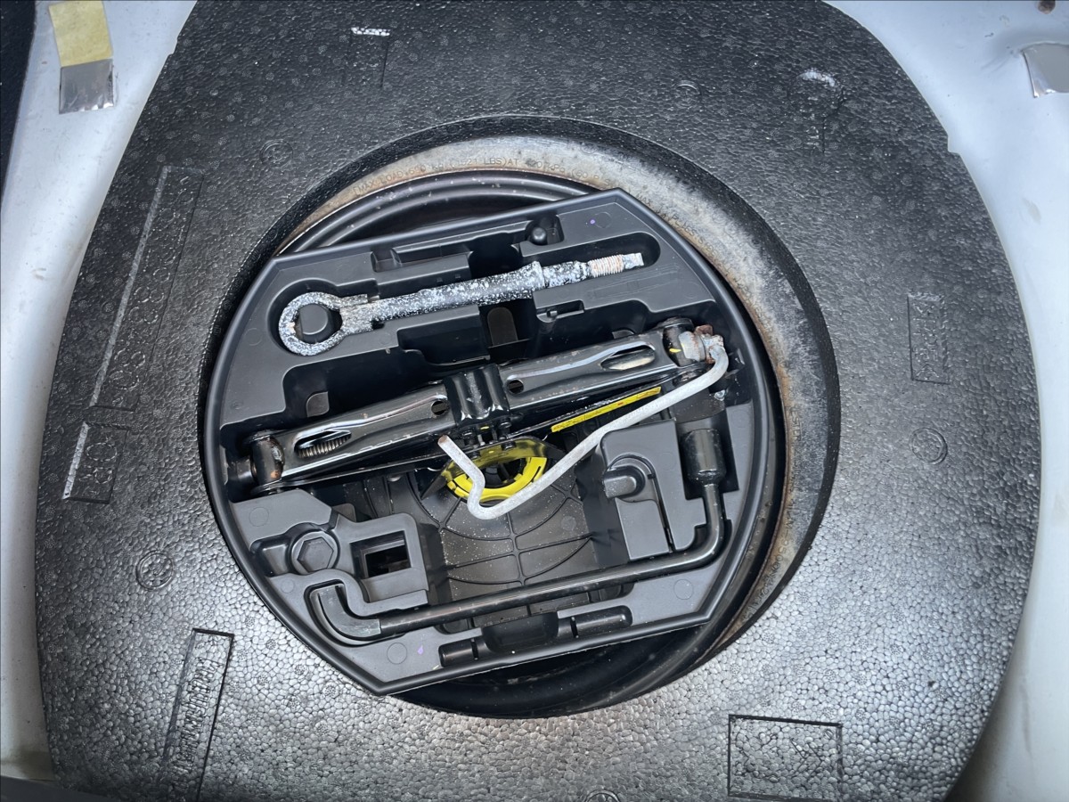 citroen-ds3-1-4-i-70kw-klimatronic-esp-tempomat-bez-koroze - 9
