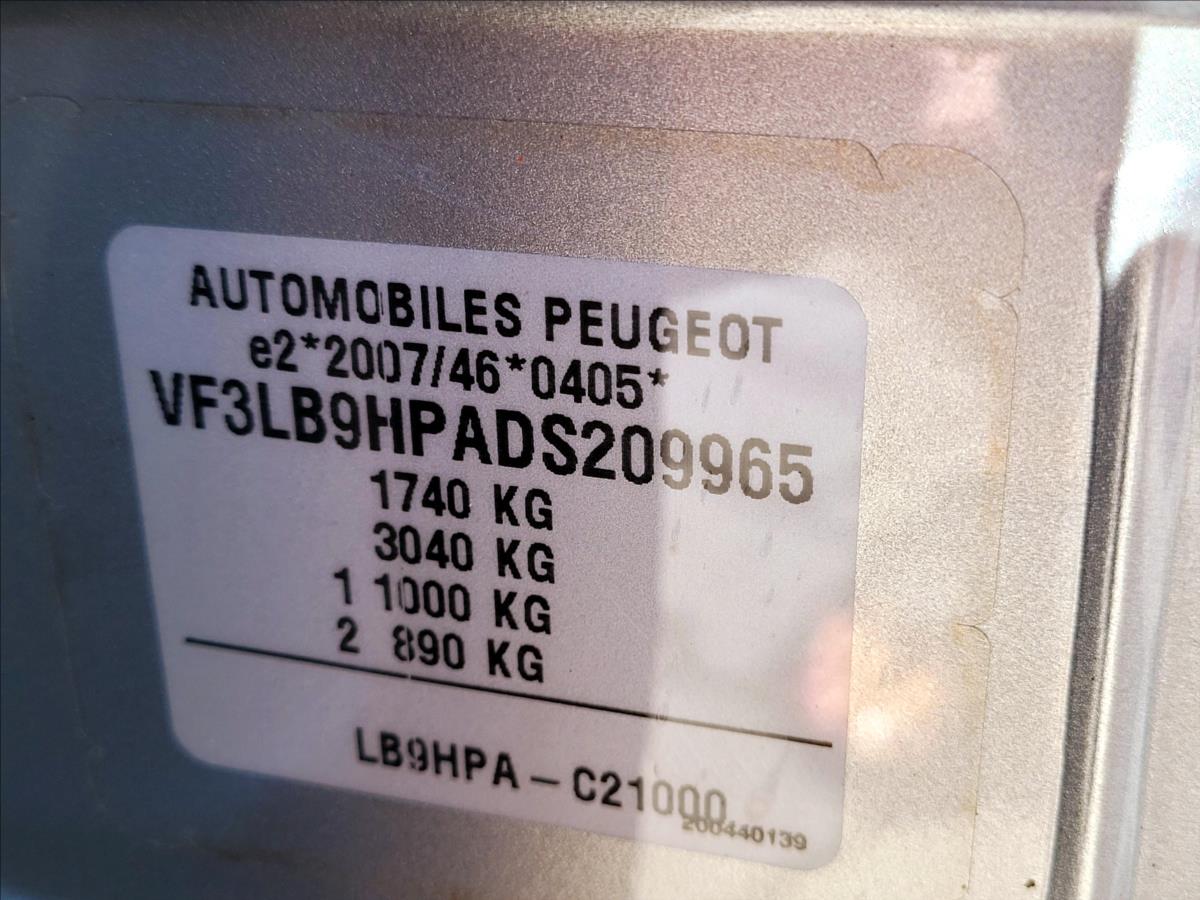 peugeot-308-1-6-hdi-digiklima-malo-najeto - 4