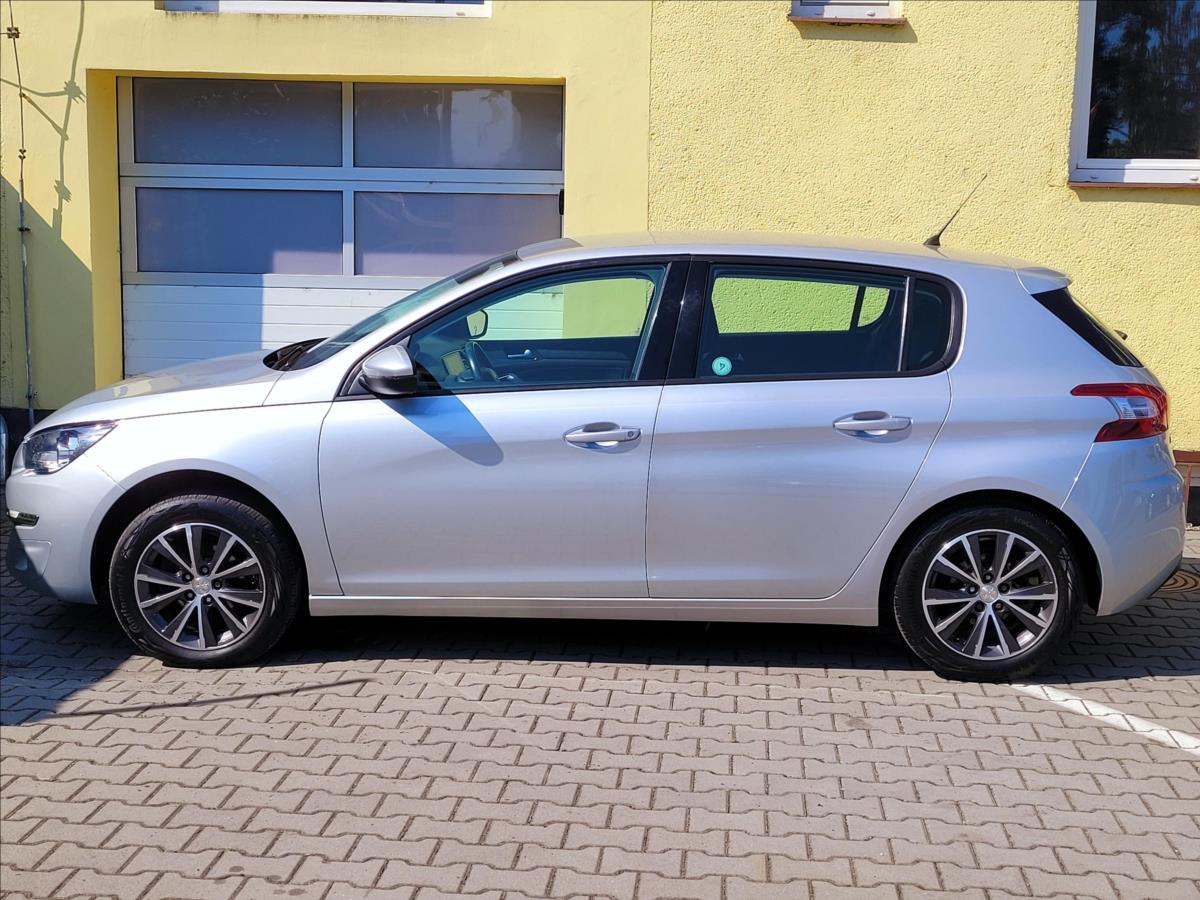 peugeot-308-1-6-hdi-digiklima-malo-najeto - 7