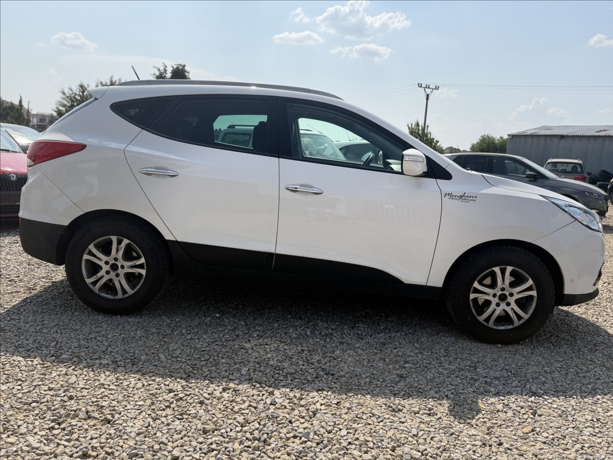 hyundai-ix35-2-0-135kw-a-t-navi-pano-4x4 - 3