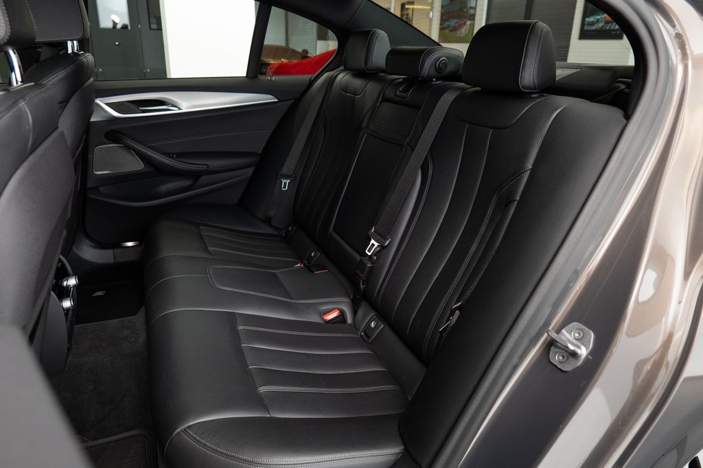 bmw-rada-5-d-xdrive-harmankardon-ventilovana-sedadla - 8