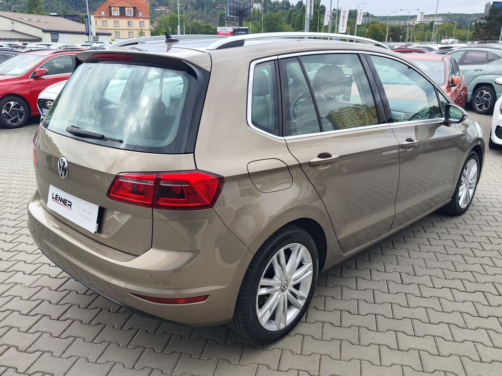 volkswagen-golf-sportsvan-1-2-tsi-81kw-bluemotion - 4