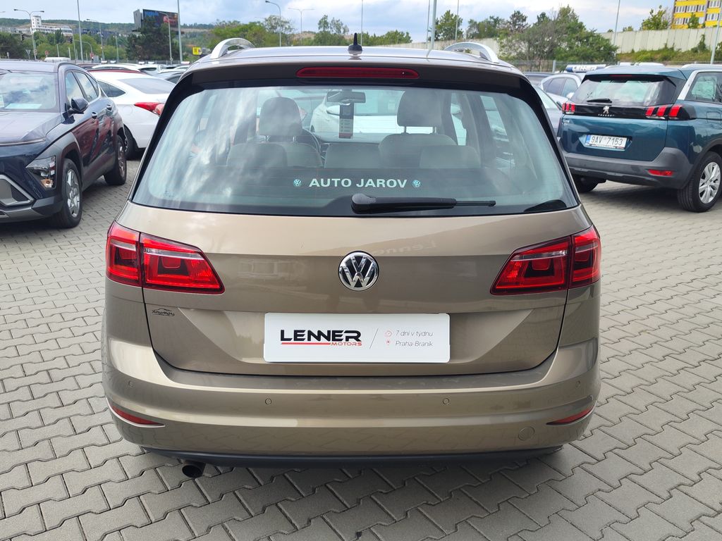 volkswagen-golf-sportsvan-1-2-tsi-81kw-bluemotion - 5