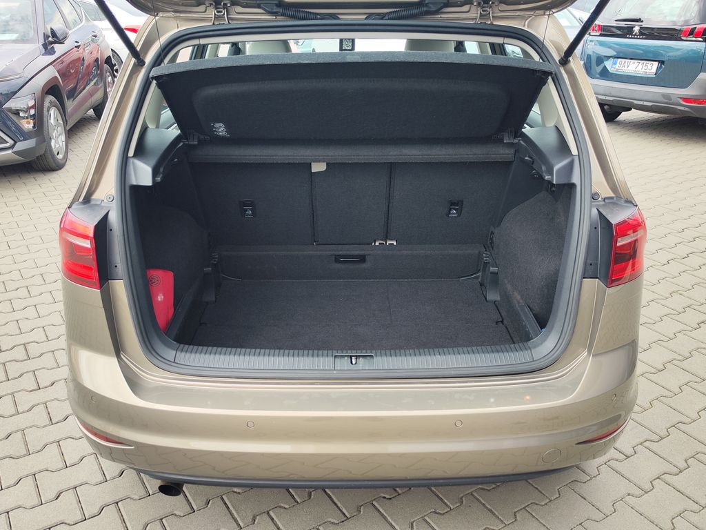 volkswagen-golf-sportsvan-1-2-tsi-81kw-bluemotion - 8