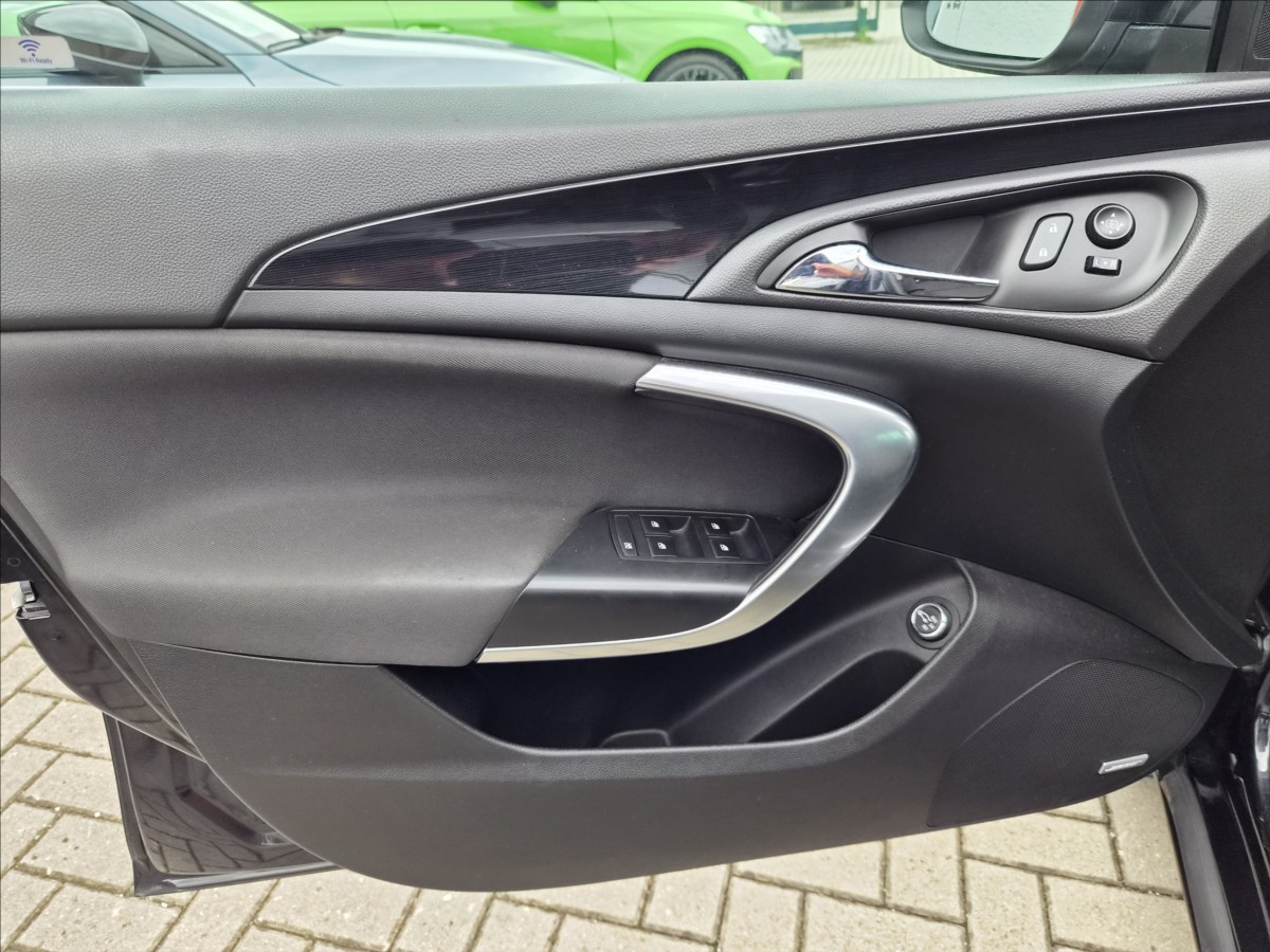 opel-insignia-2-0-cdti-vyhr-sedacky-kamera - 7