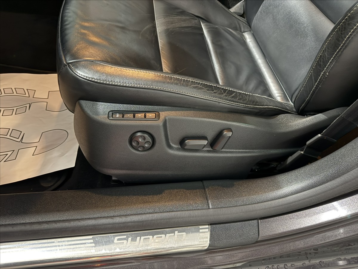 skoda-superb-2-0-tdi-103kw-elegance-xen - 7