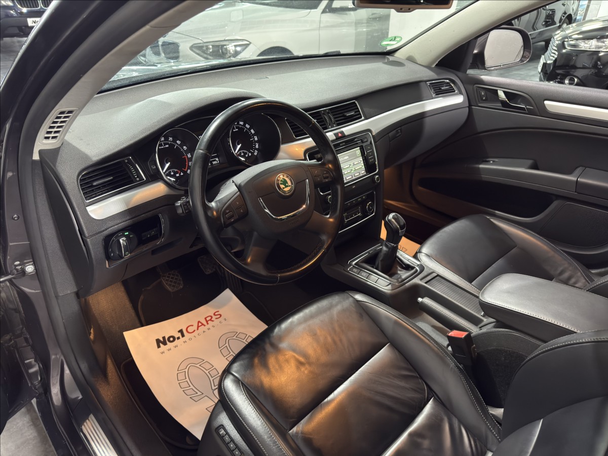 skoda-superb-2-0-tdi-103kw-elegance-xen - 8