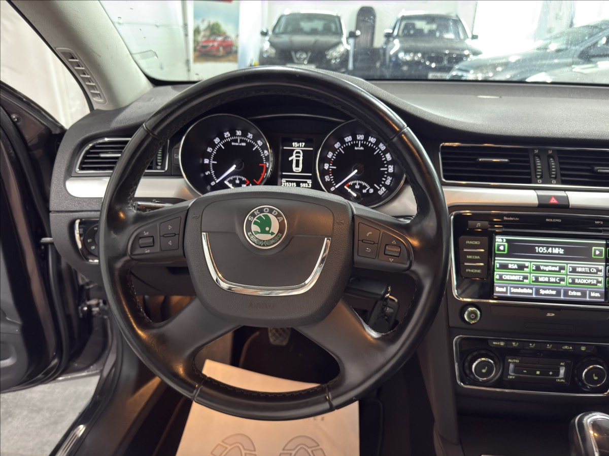 skoda-superb-2-0-tdi-103kw-elegance-xen - 9