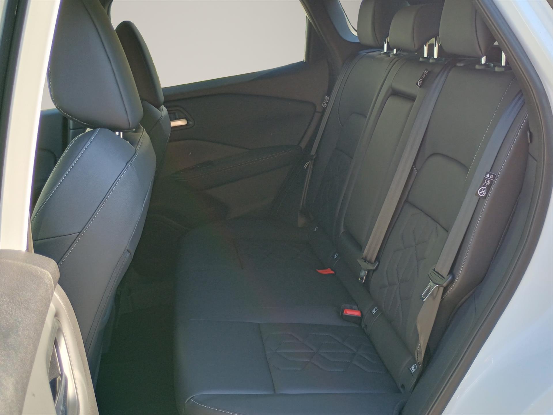 nissan-qashqai-1-3-tekna-at-4x4 - 9