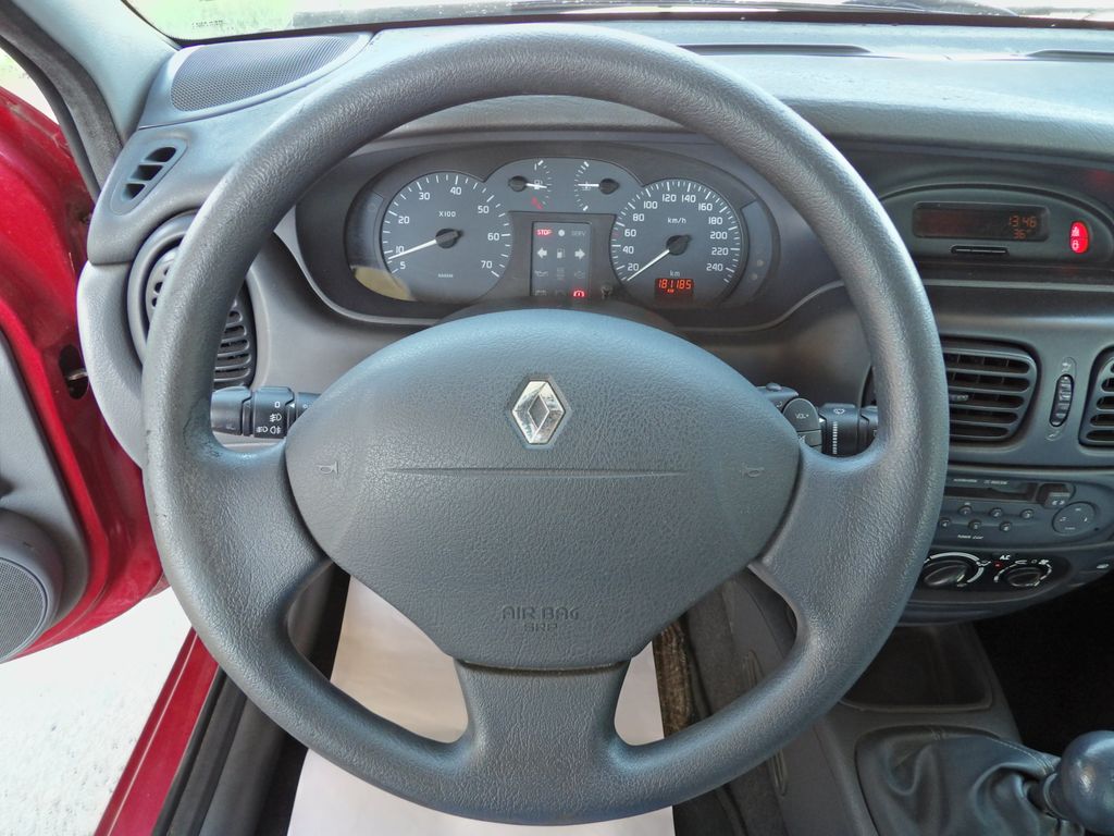 renault-megane-1-6i-16v-79kw-klima-alu - 9