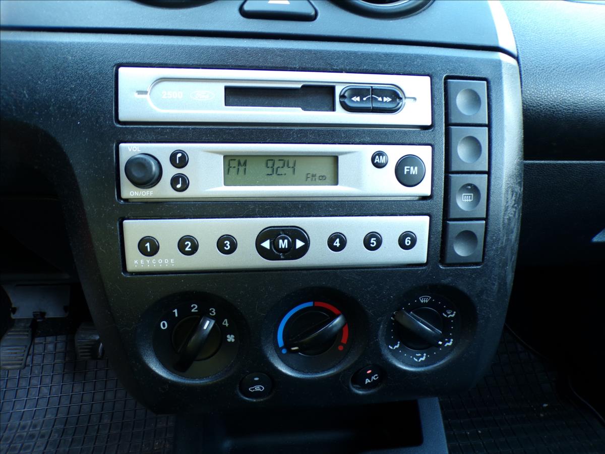 ford-fiesta-1-4-i-klimatizace - 8