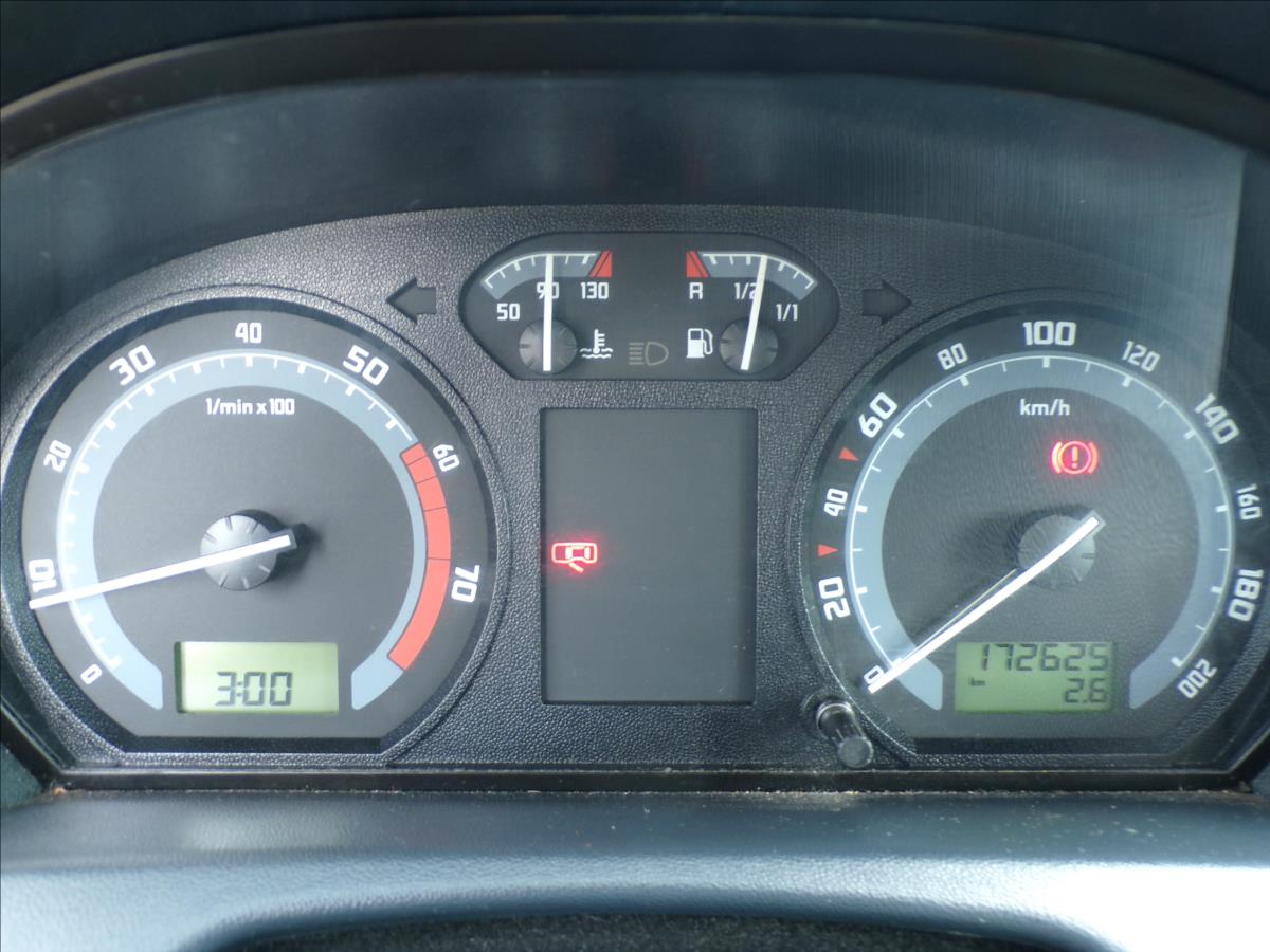skoda-fabia-1-4-16v-elegance-klimatizace - 7