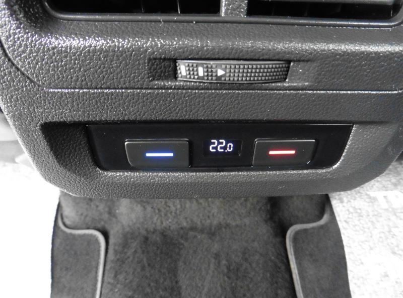 volkswagen-touran-1-6-tdi-comfortline-dsg-acc - 9