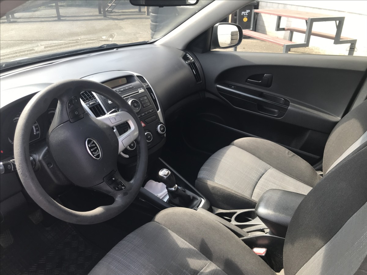 kia-ceed-1-6-crdi-66kw-5dv-ac - 6