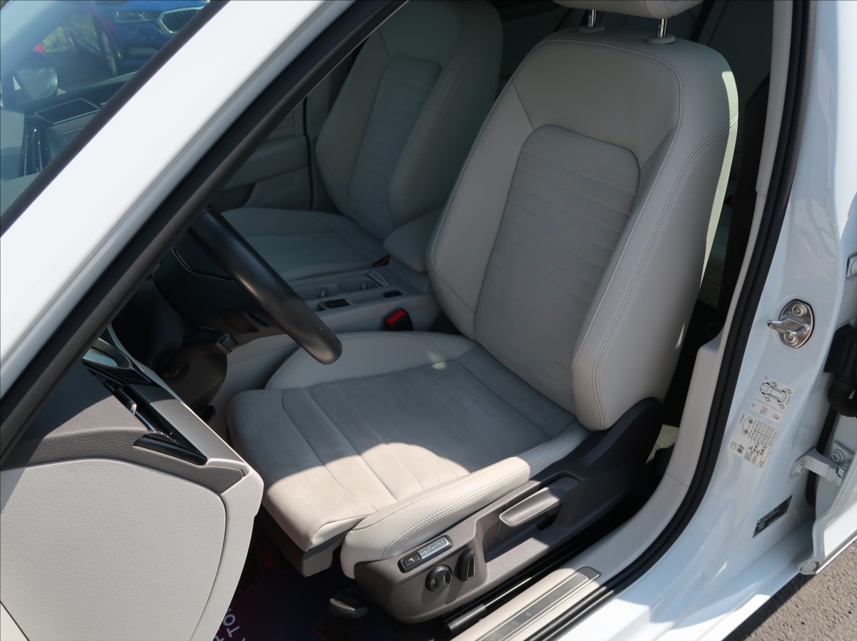 volkswagen-passat-2-0-tdi-110kw-1majcr-elegance - 9