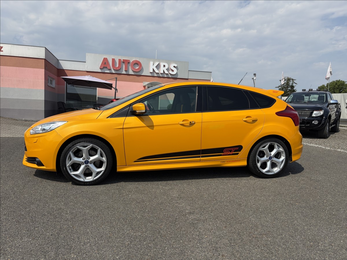 ford-focus-2-0-eb-184kw-st-xenony-keyfree-winterpaket - 8