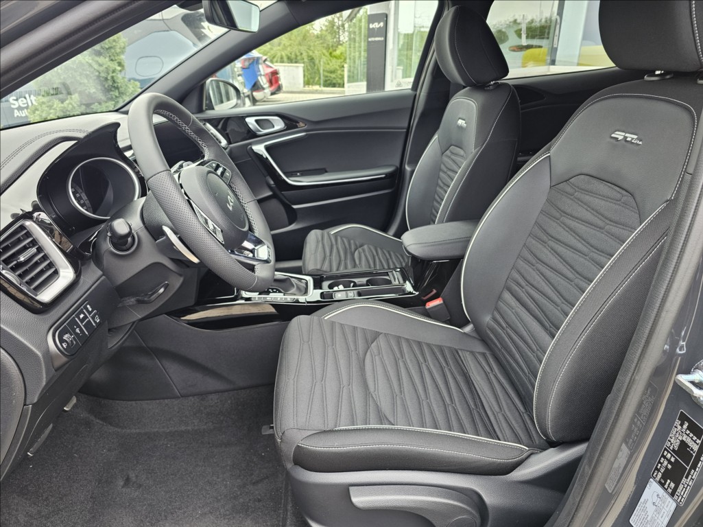 kia-xceed-xceed-cd-1-6-t-gdi-gpf-7dct-gt-line-132-kw - 8