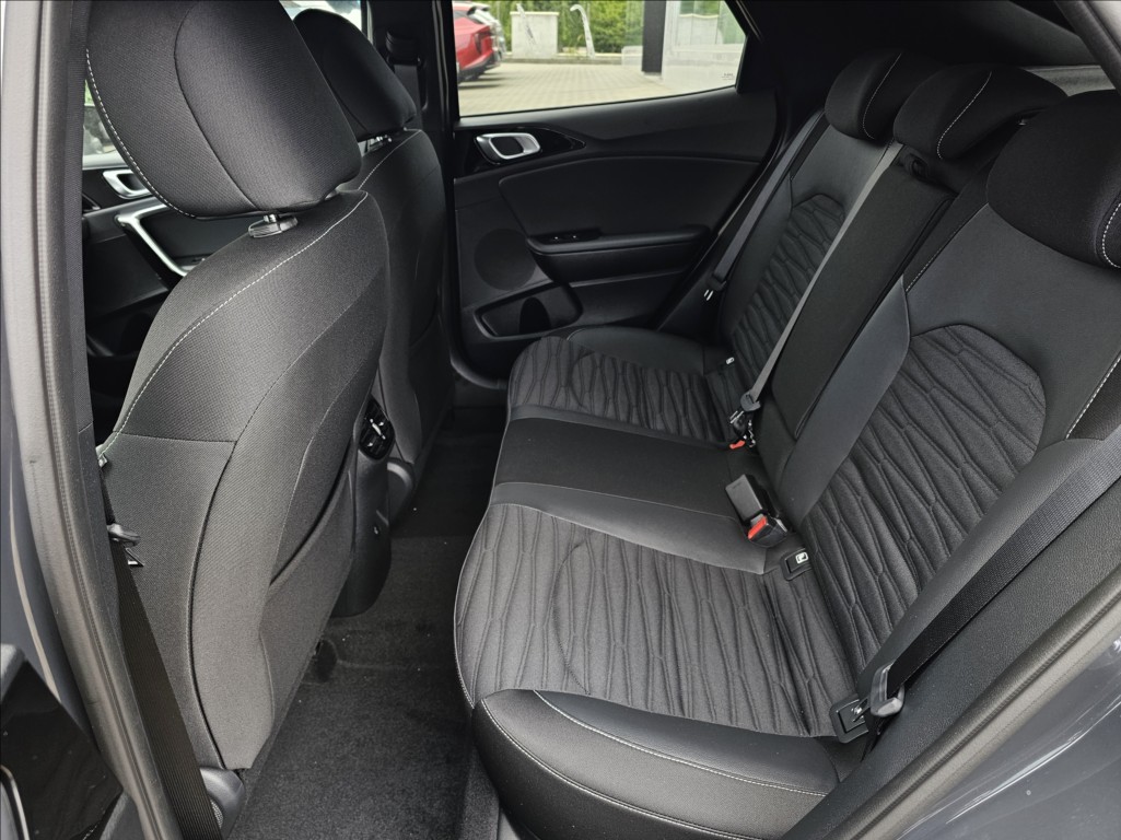 kia-xceed-xceed-cd-1-6-t-gdi-gpf-7dct-gt-line-132-kw - 9