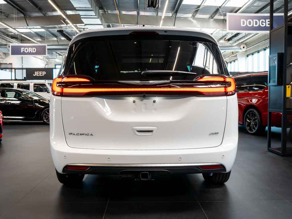 chrysler-pacifica-3-6-v6-pinnacle-awd-2x-lcd - 5