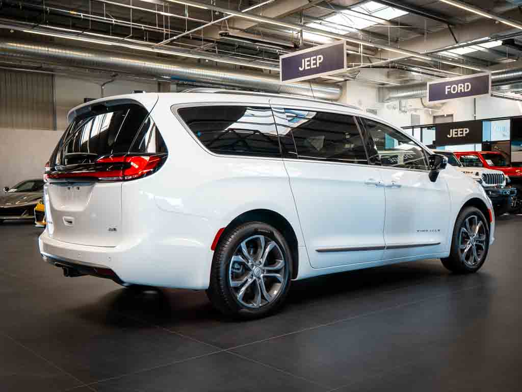 chrysler-pacifica-3-6-v6-pinnacle-awd-2x-lcd - 8