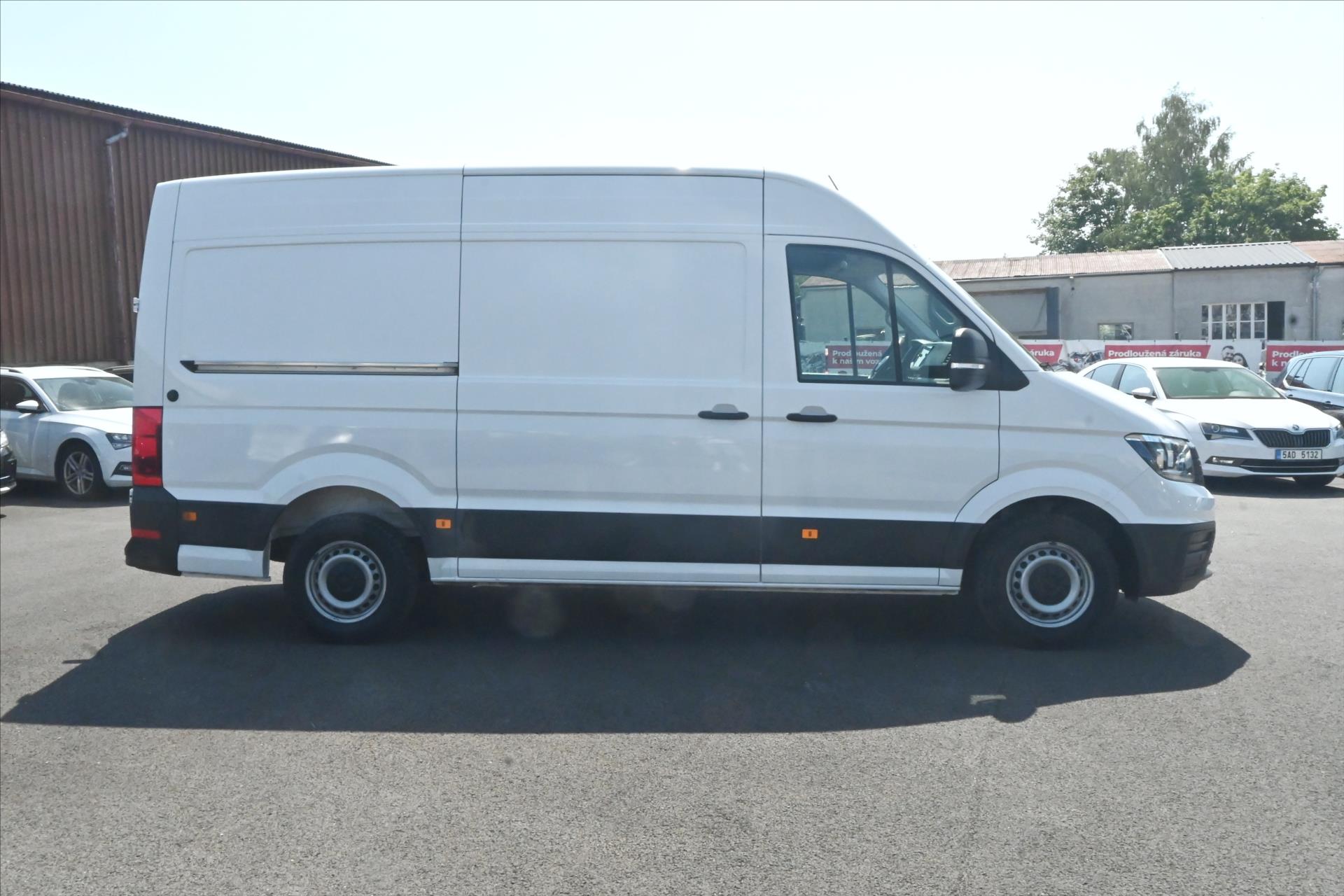 volkswagen-crafter-2-0-tdi-103-kw-l2h2-navi-kamera-zaruka-az-5-let - 3