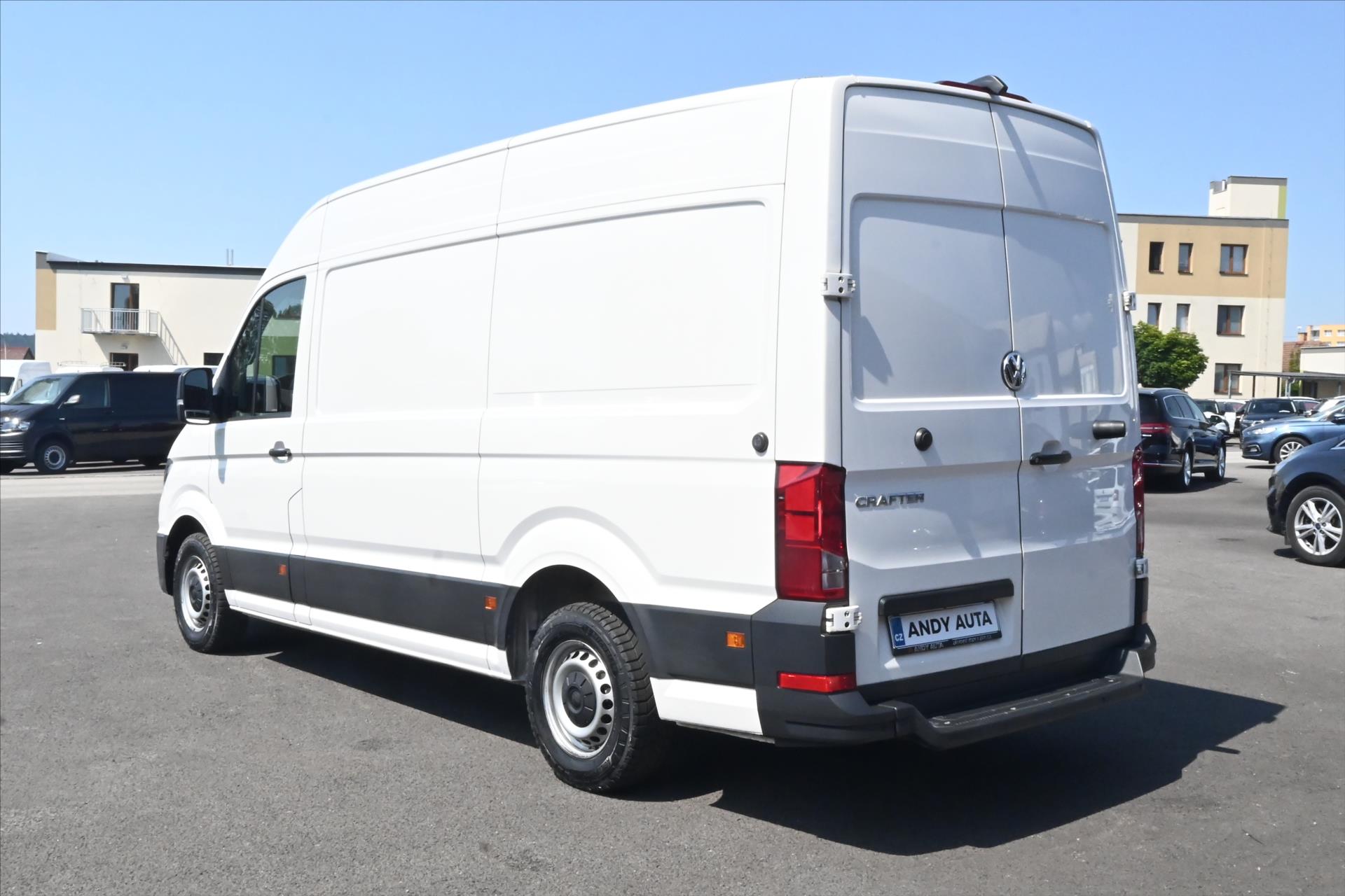 volkswagen-crafter-2-0-tdi-103-kw-l2h2-navi-kamera-zaruka-az-5-let - 5