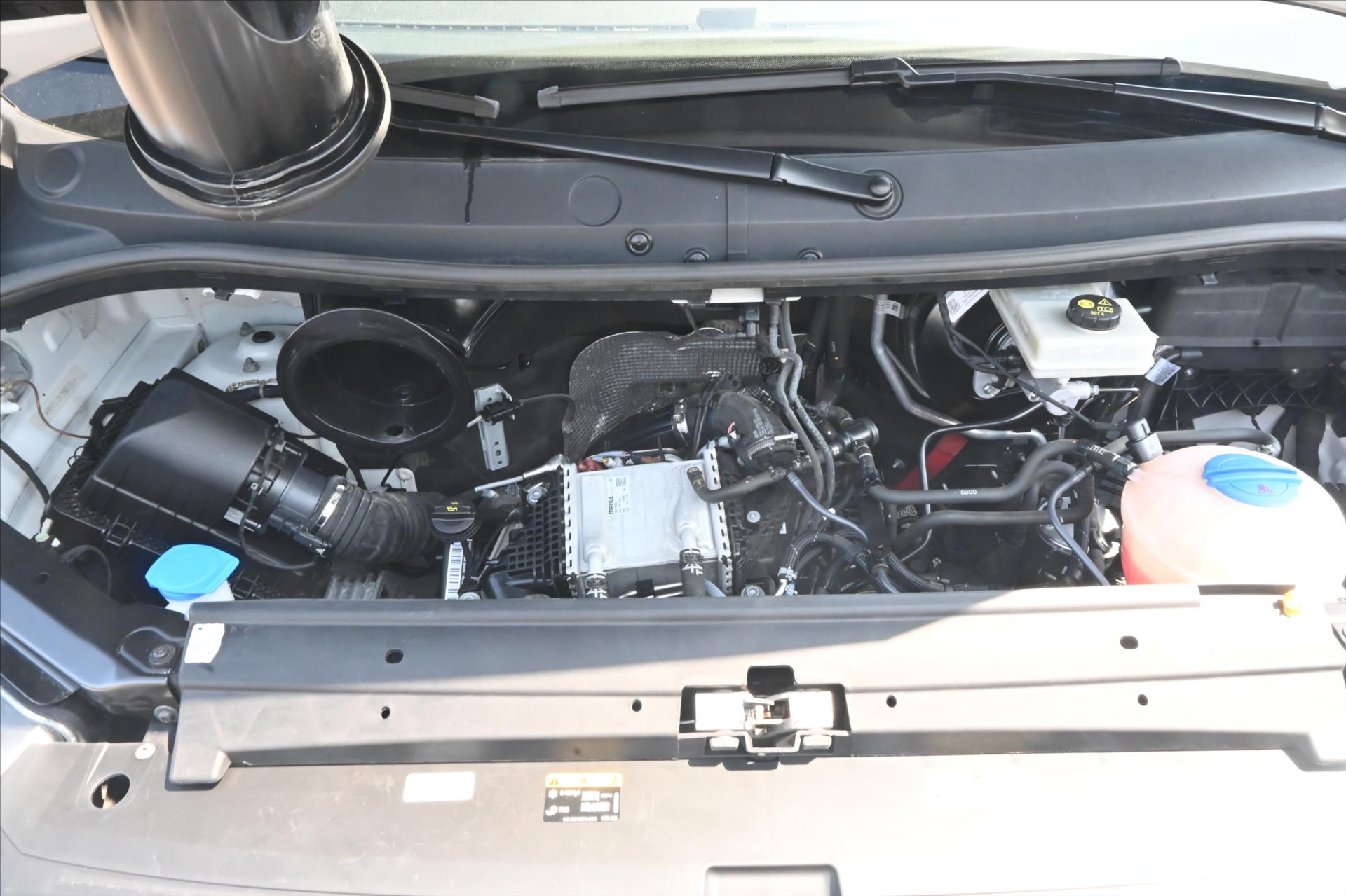 volkswagen-crafter-2-0-tdi-103-kw-l2h2-navi-kamera-zaruka-az-5-let - 7
