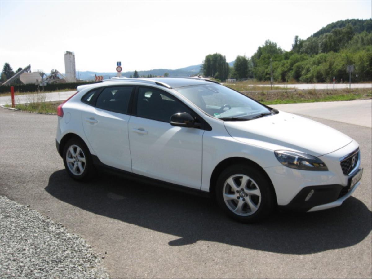 volvo-v40-2-0-d-cross-country - 3