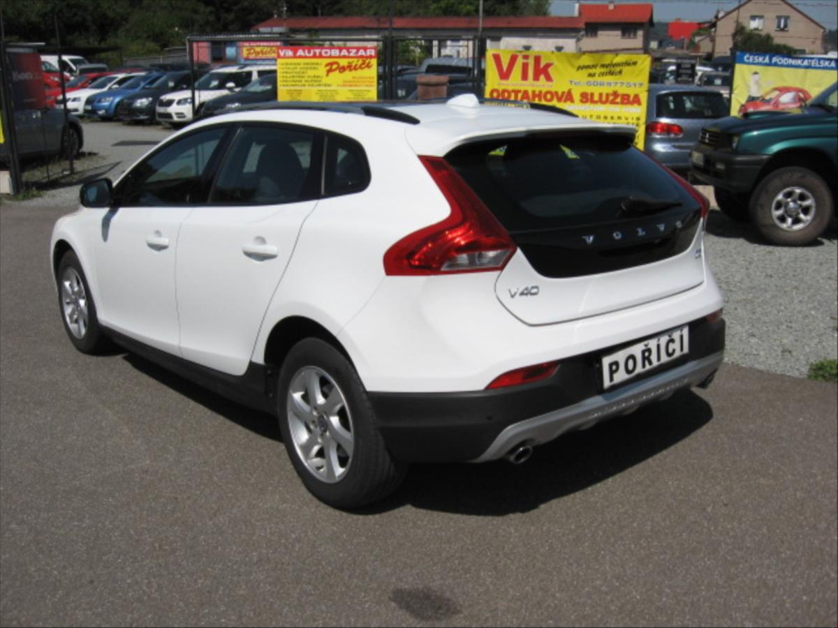 volvo-v40-2-0-d-cross-country - 4