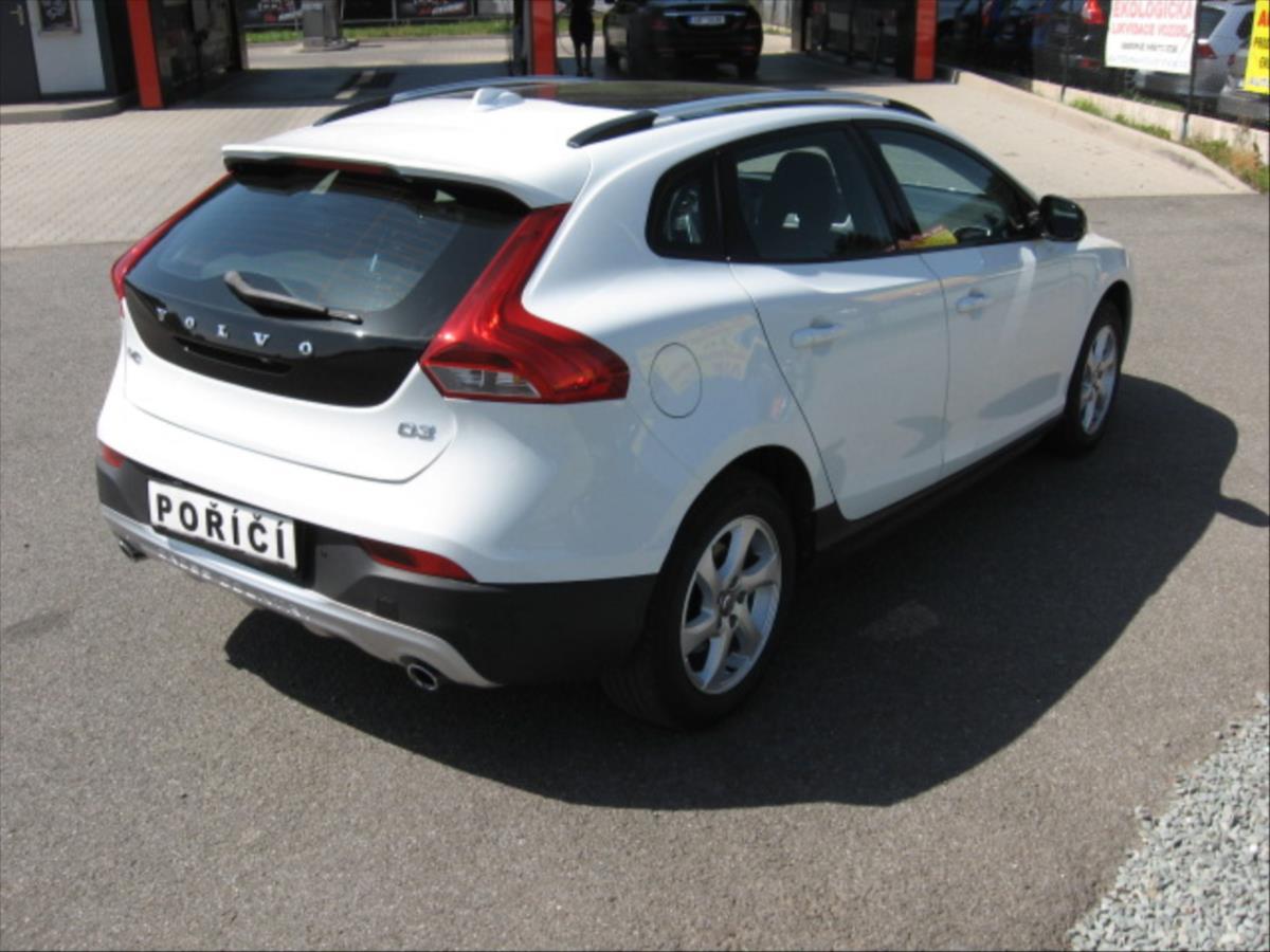 volvo-v40-2-0-d-cross-country - 5