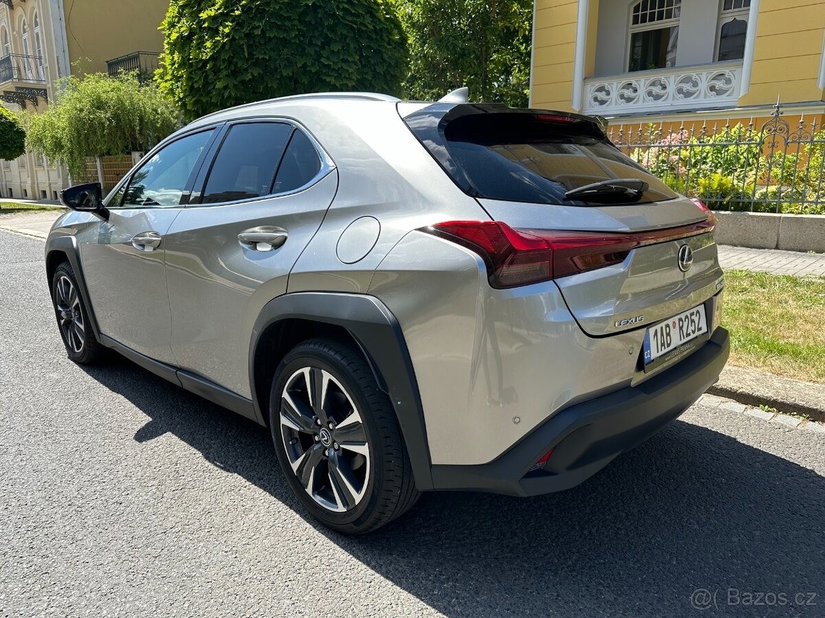 lexus-ux-250h-2-0-hybrid-e-cvt - 6