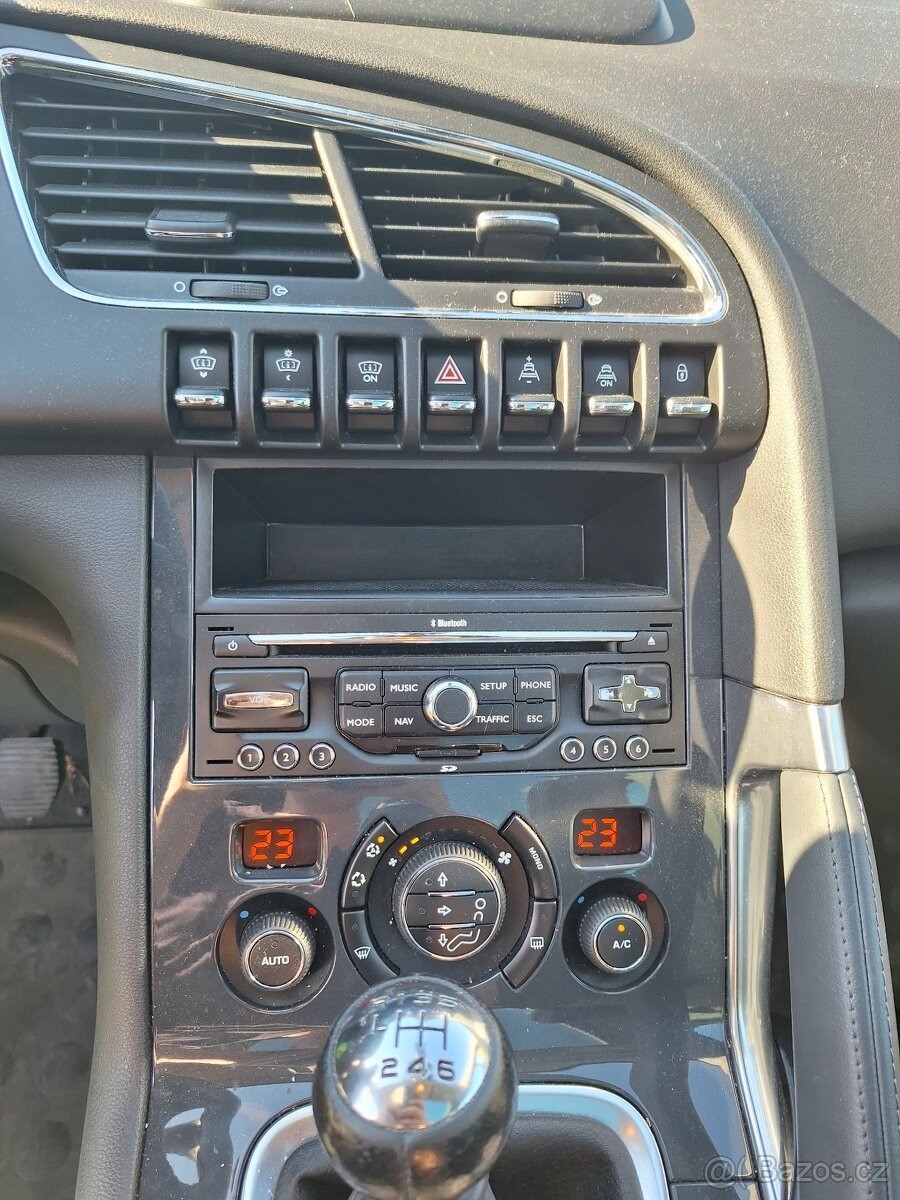peugeot-3008-1-6-m0vg-servisovano - 2