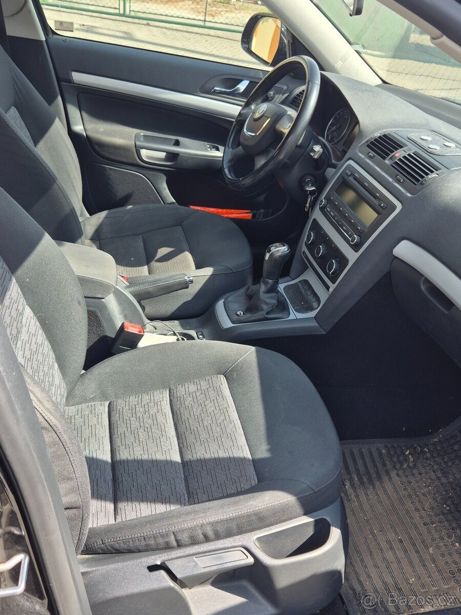 skoda-octavia-1-6-tdi-77kw-2011 - 6