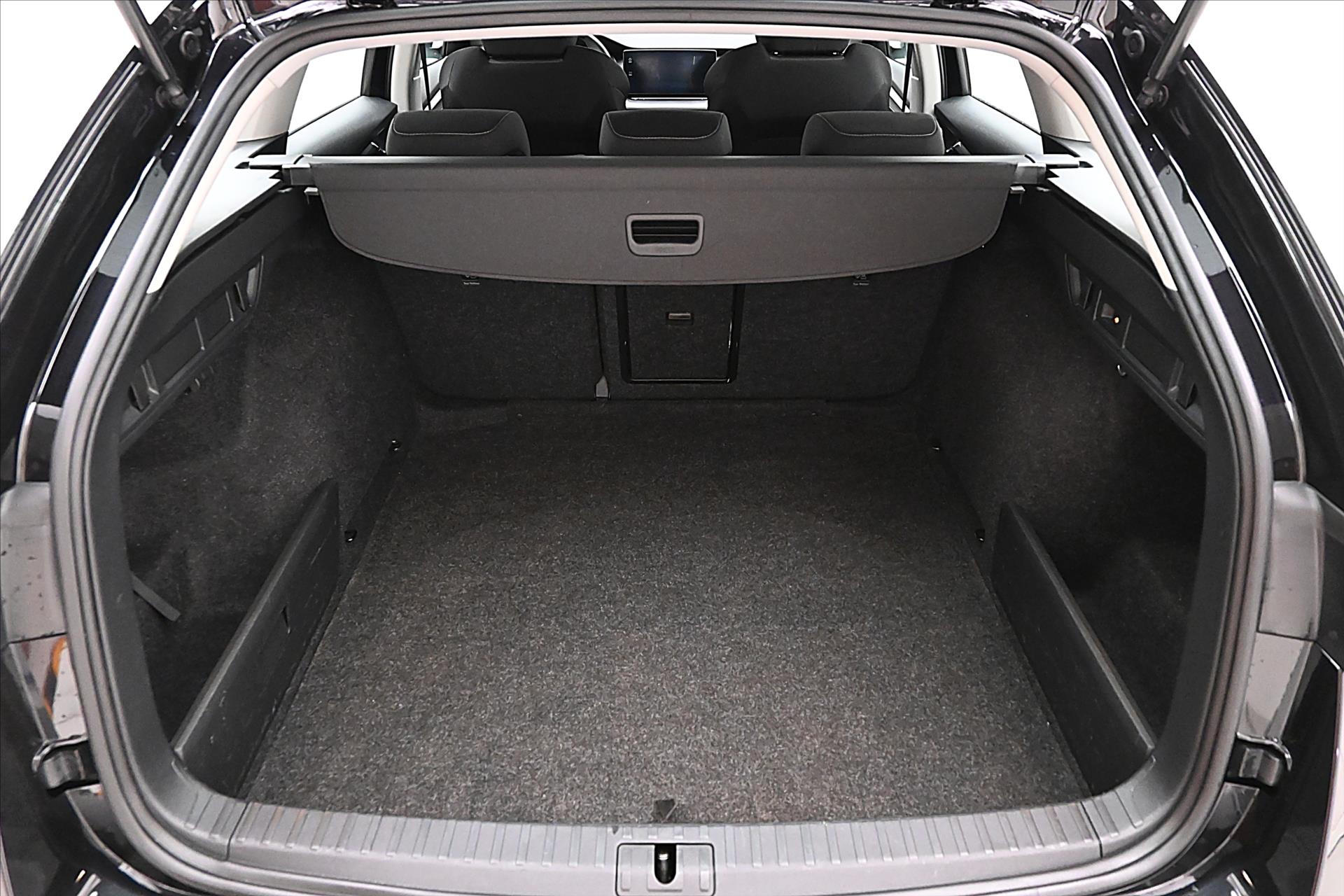 skoda-octavia-1-0-tsi-81kw-m-hev-dsg-zaruka-az-5-let - 9