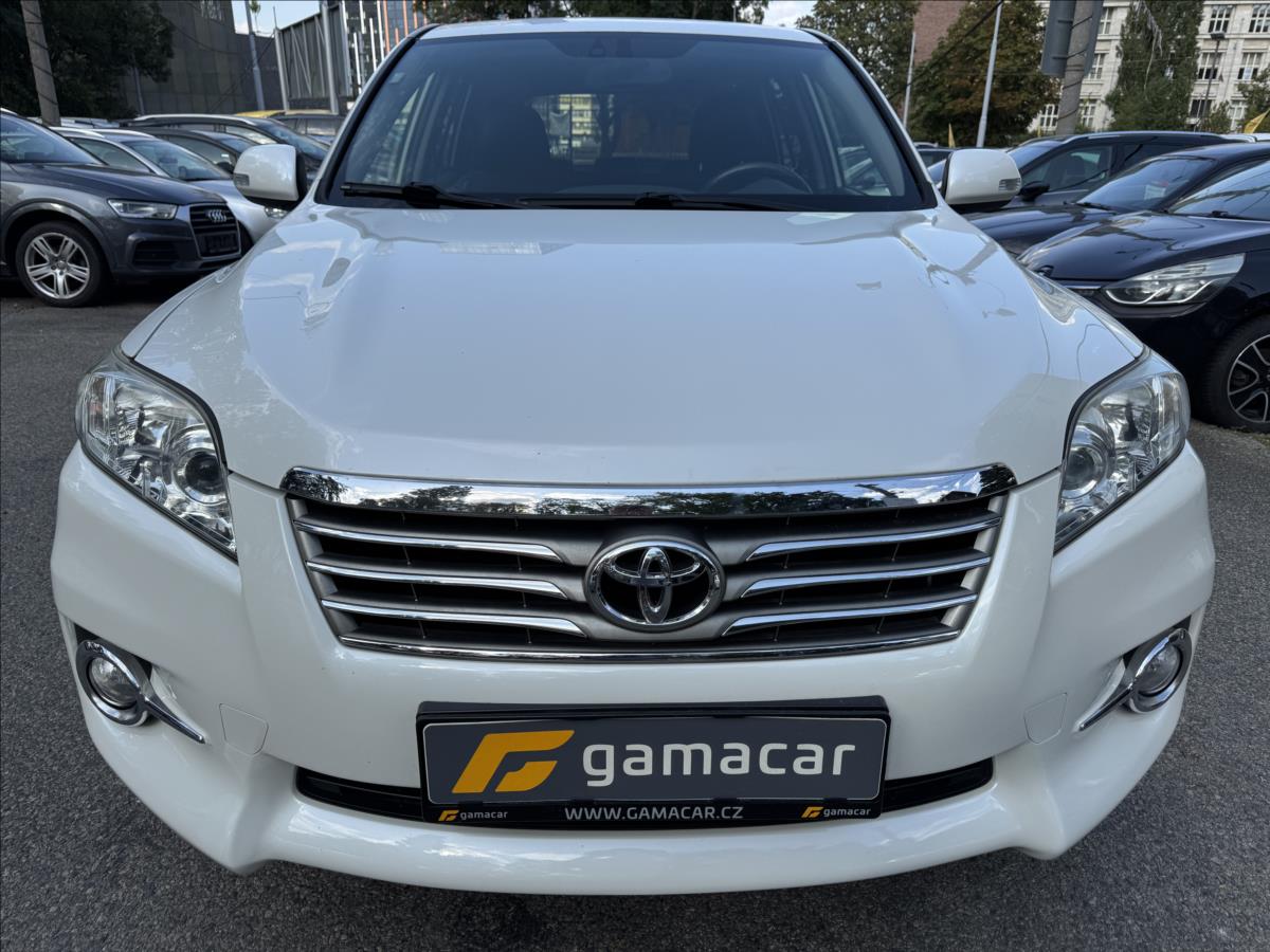 Toyota RAV4 2,2 CROSSOVER+NADHERNÝ STAV !