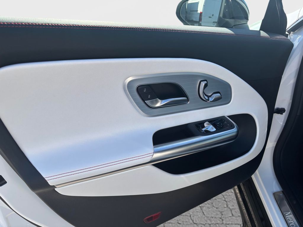 mercedes-benz-cla-220-4matic - 5