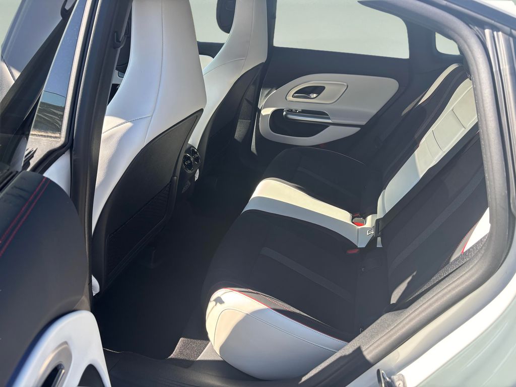 mercedes-benz-cla-220-4matic - 6