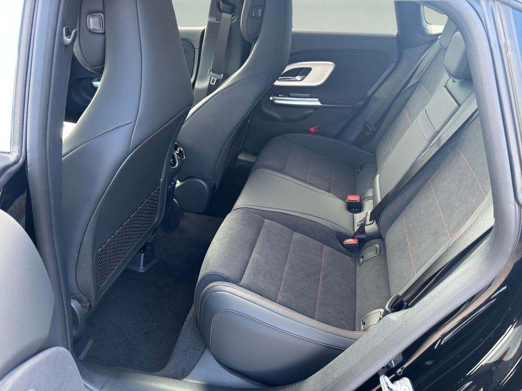 mercedes-benz-cla-220-4matic - 9
