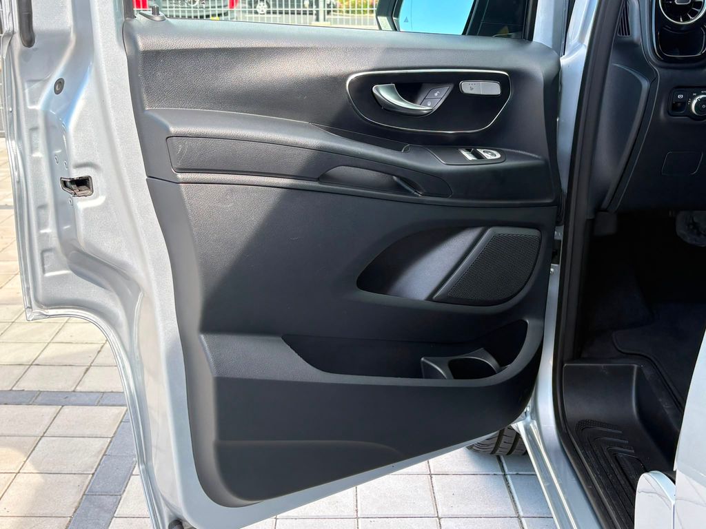 mercedes-benz-vito-tourer-119-cdi-select-long-4matic - 8