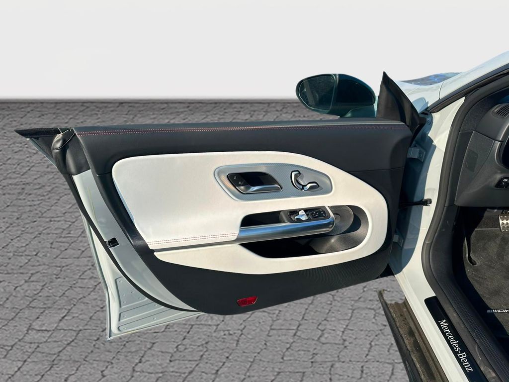mercedes-benz-cla-220-4matic - 3