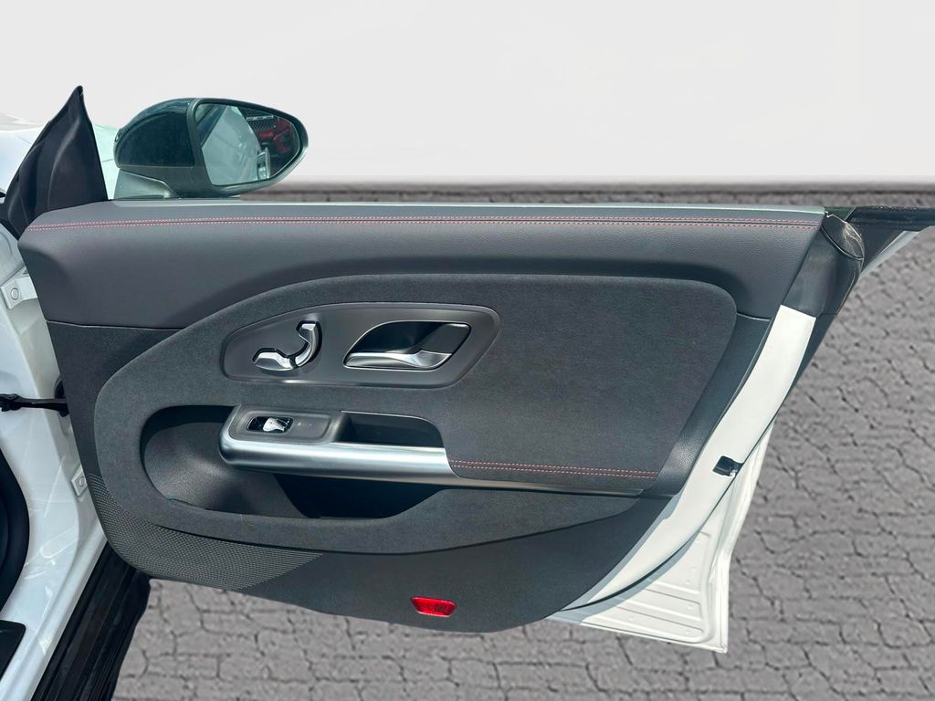 mercedes-benz-cla-200-4matic - 9