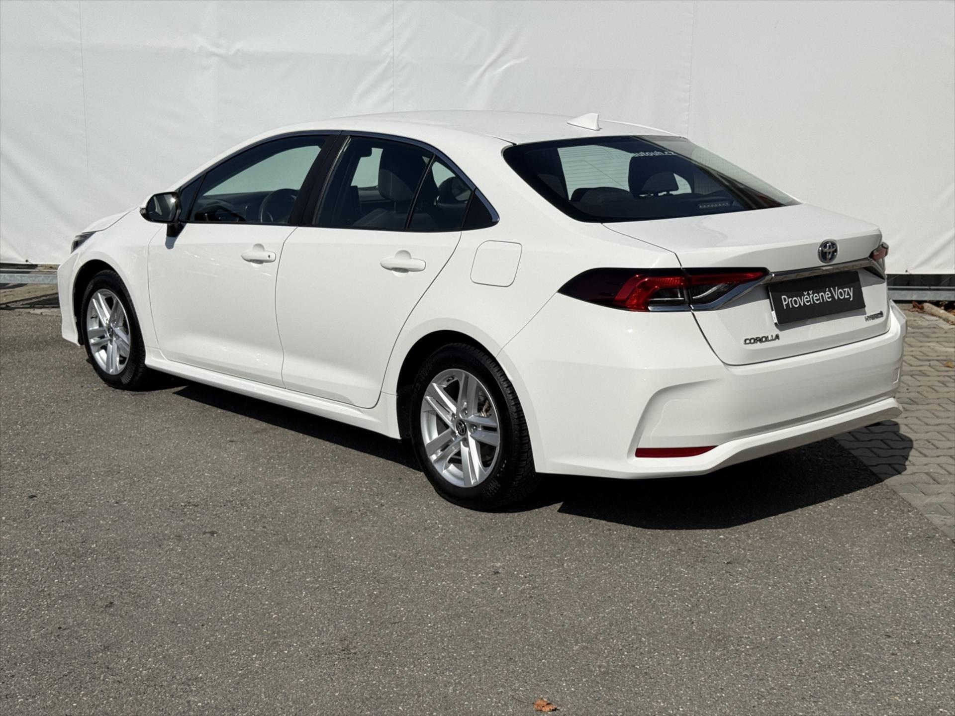toyota-corolla-1-8-active-hybrid - 5